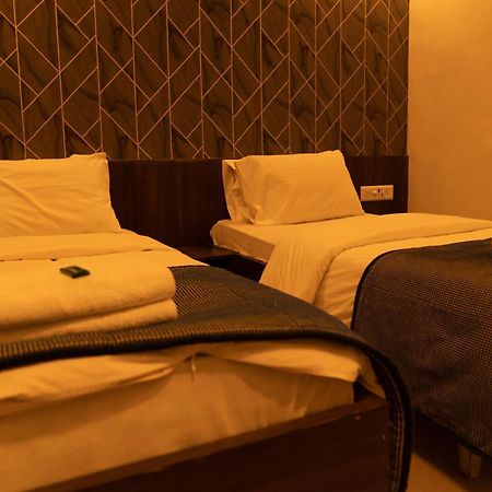 The Flamboyant Natraj Hotel Bharuch ภายนอก รูปภาพ