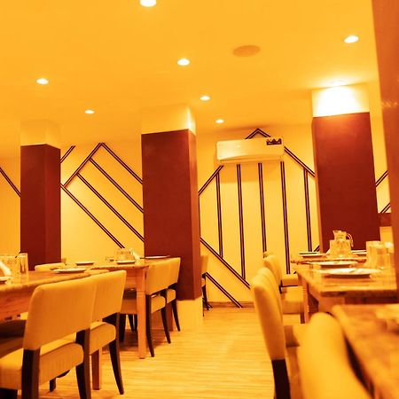 The Flamboyant Natraj Hotel Bharuch ภายนอก รูปภาพ