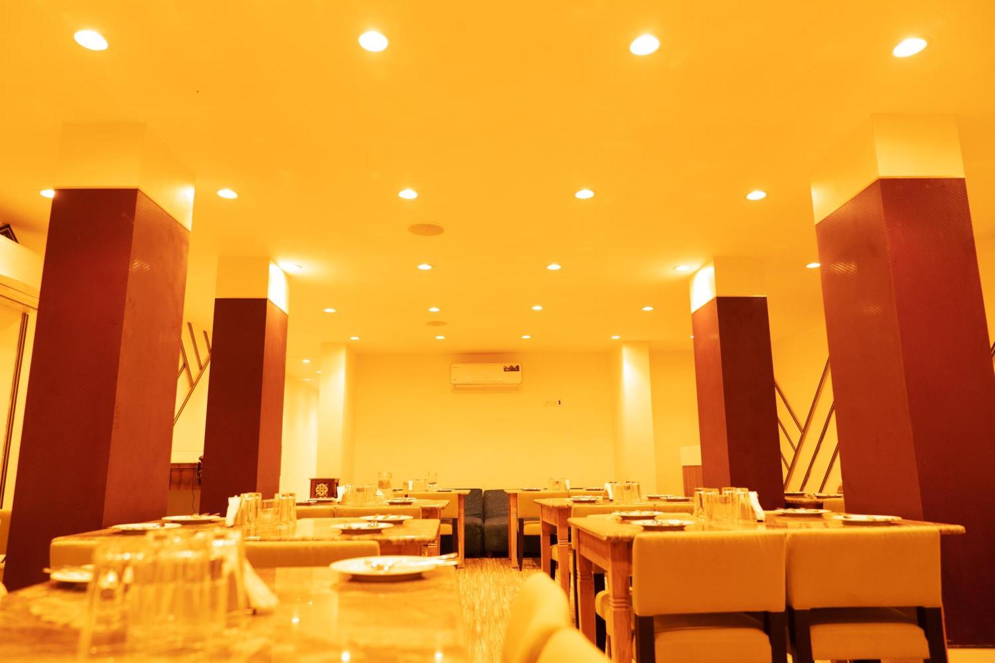 The Flamboyant Natraj Hotel Bharuch ภายนอก รูปภาพ