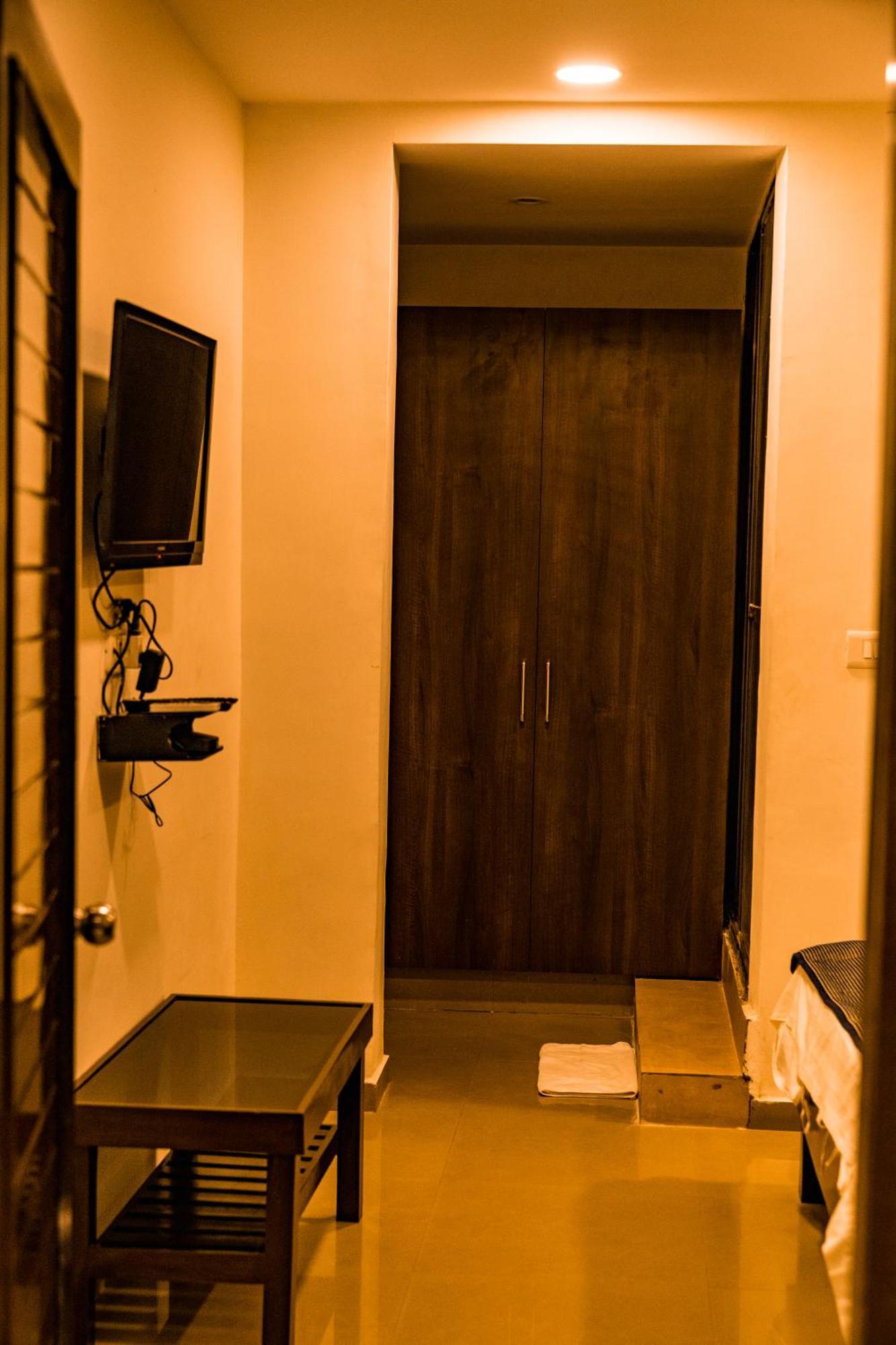 The Flamboyant Natraj Hotel Bharuch ภายนอก รูปภาพ