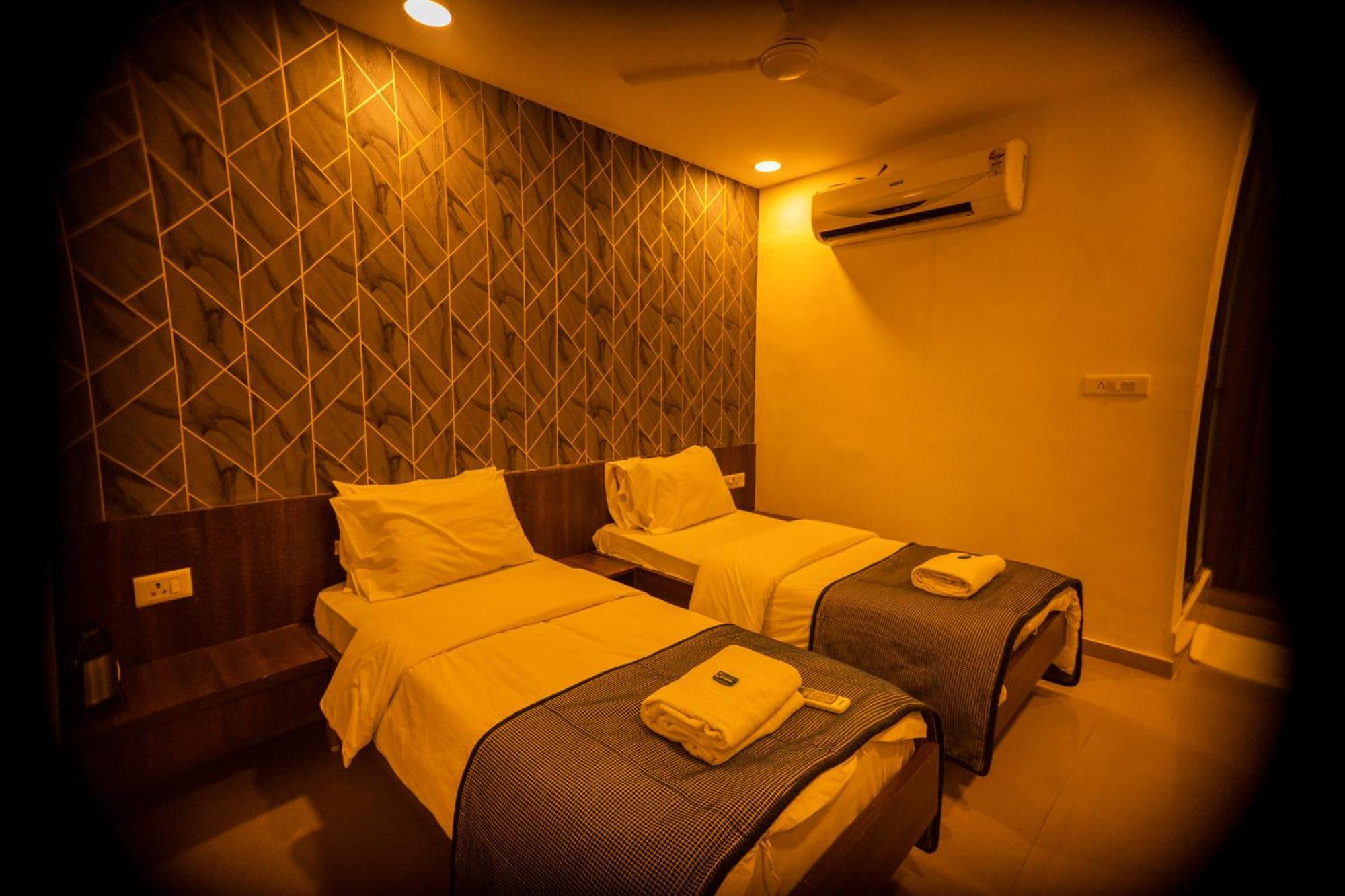 The Flamboyant Natraj Hotel Bharuch ภายนอก รูปภาพ
