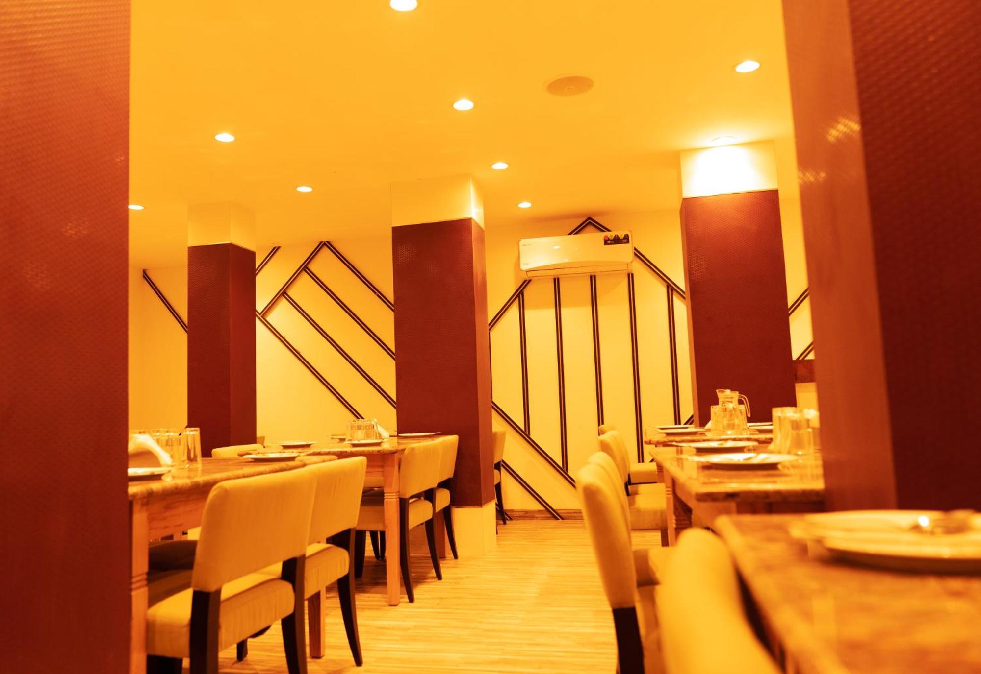 The Flamboyant Natraj Hotel Bharuch ภายนอก รูปภาพ
