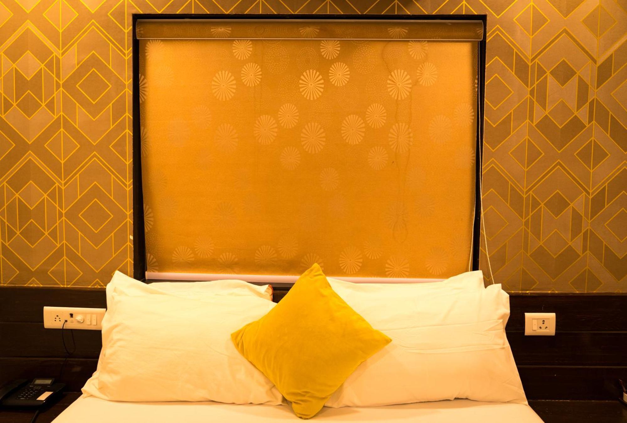 The Flamboyant Natraj Hotel Bharuch ภายนอก รูปภาพ