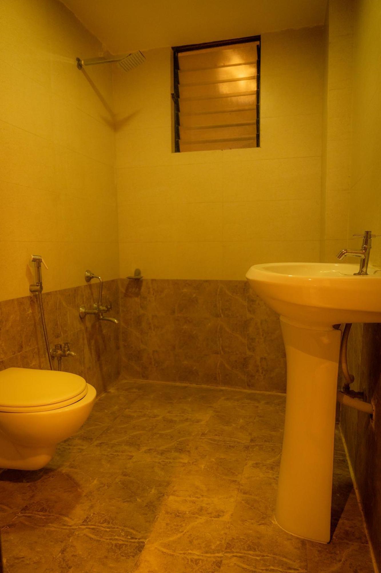 The Flamboyant Natraj Hotel Bharuch ภายนอก รูปภาพ