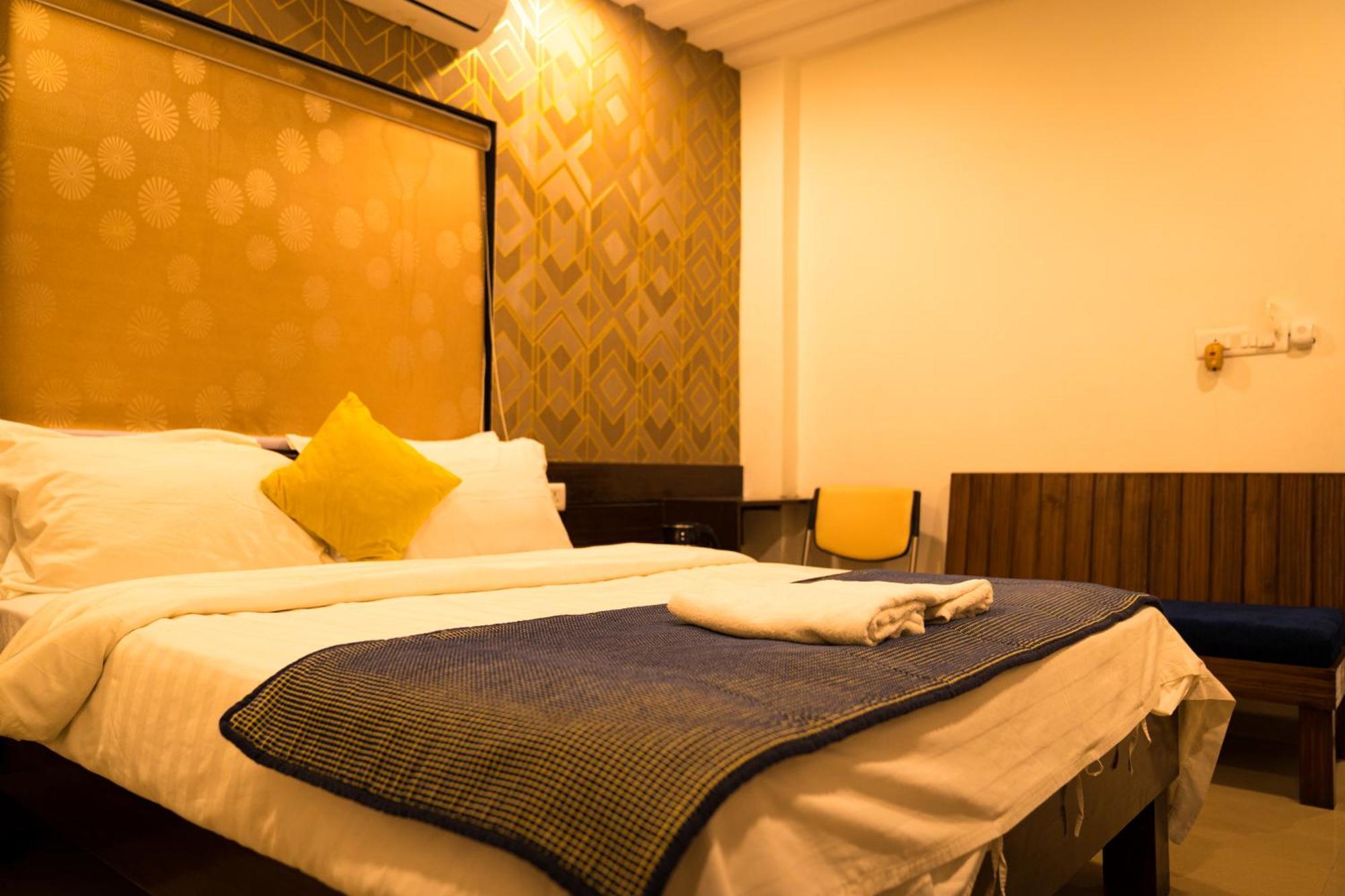 The Flamboyant Natraj Hotel Bharuch ภายนอก รูปภาพ