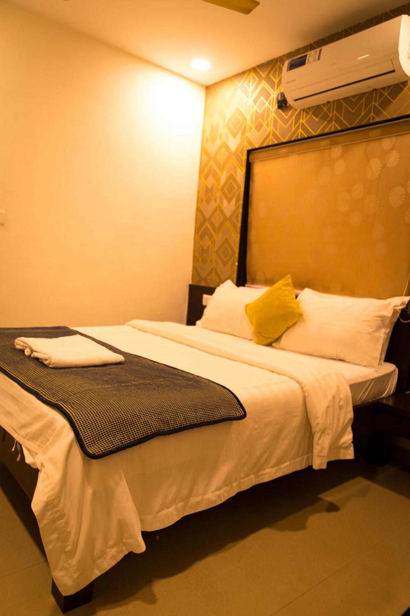 The Flamboyant Natraj Hotel Bharuch ภายนอก รูปภาพ